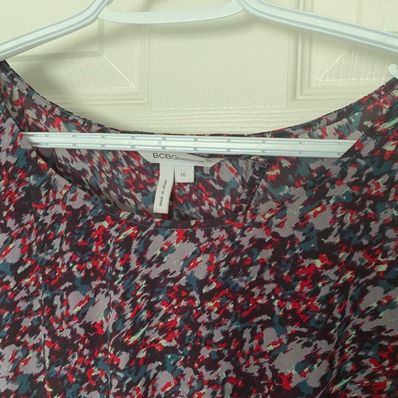 Gorgeous BCBG patterned dress - Picture 4 of 5